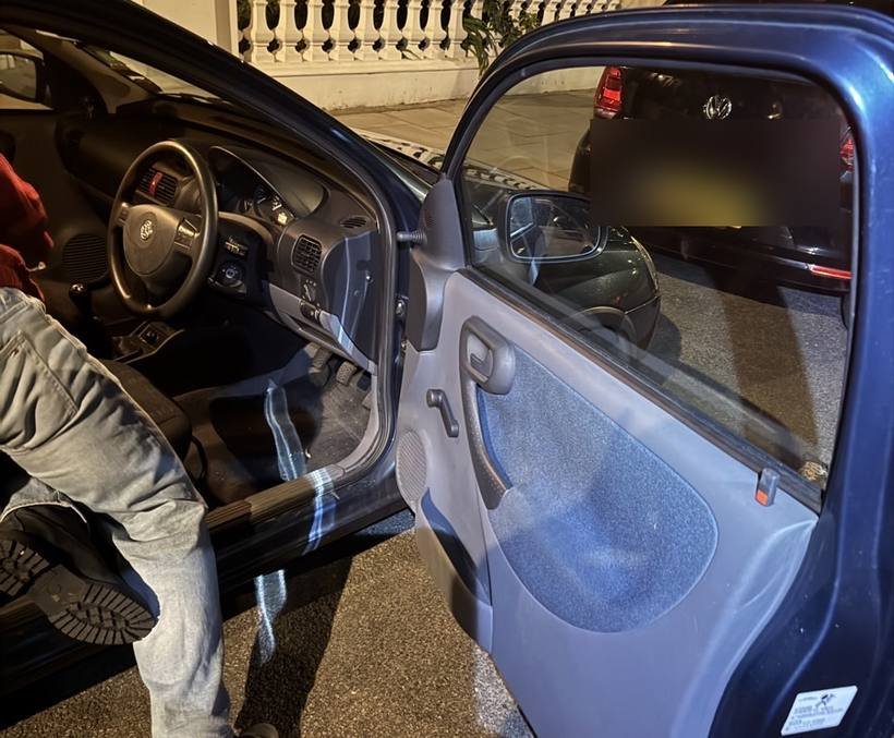 Car opened at night, keys locked inside, UK locksmith job